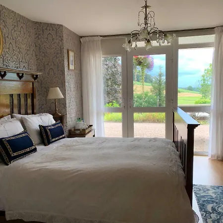 Bed & Breakfast Clones 'greenjoy - Corconnelly